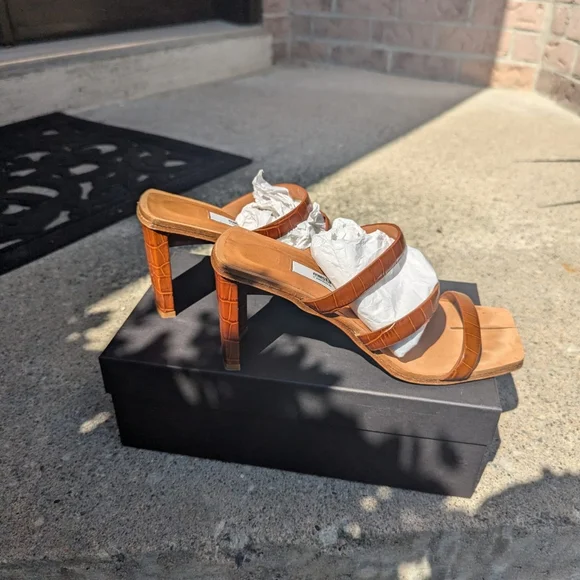 MIISTA Joanne Clay Crown High Heel - Picture 14 of 16